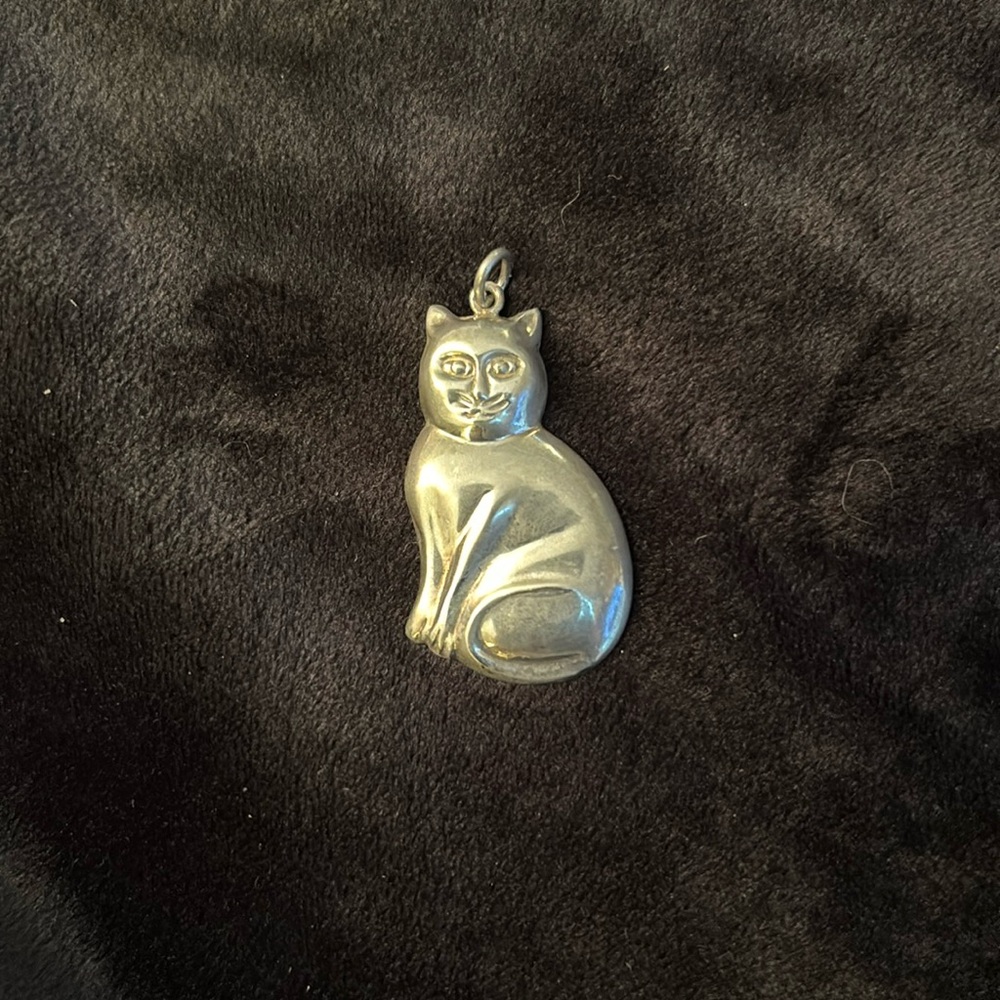 Vintage Sterling Silver ND 925 Sitting Cat Pendant